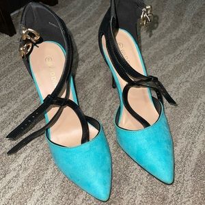 Pointed toe heels